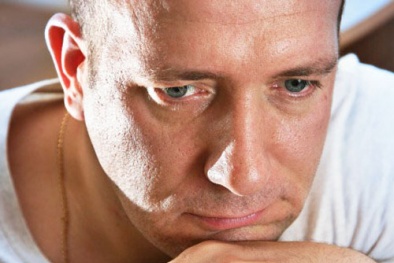 Đàn ông 'yếu đuối' hơn khi ly dị